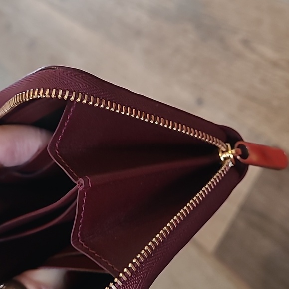 STUNNING louis vuitton Vernis leather plum wine red  zippy 4 card slots - Picture 16 of 16